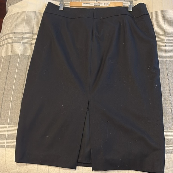 Armani Collezioni Virgin Wool Skirt, size 14, Black - Picture 2 of 6